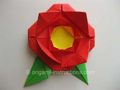 origami-rose-with-leaf